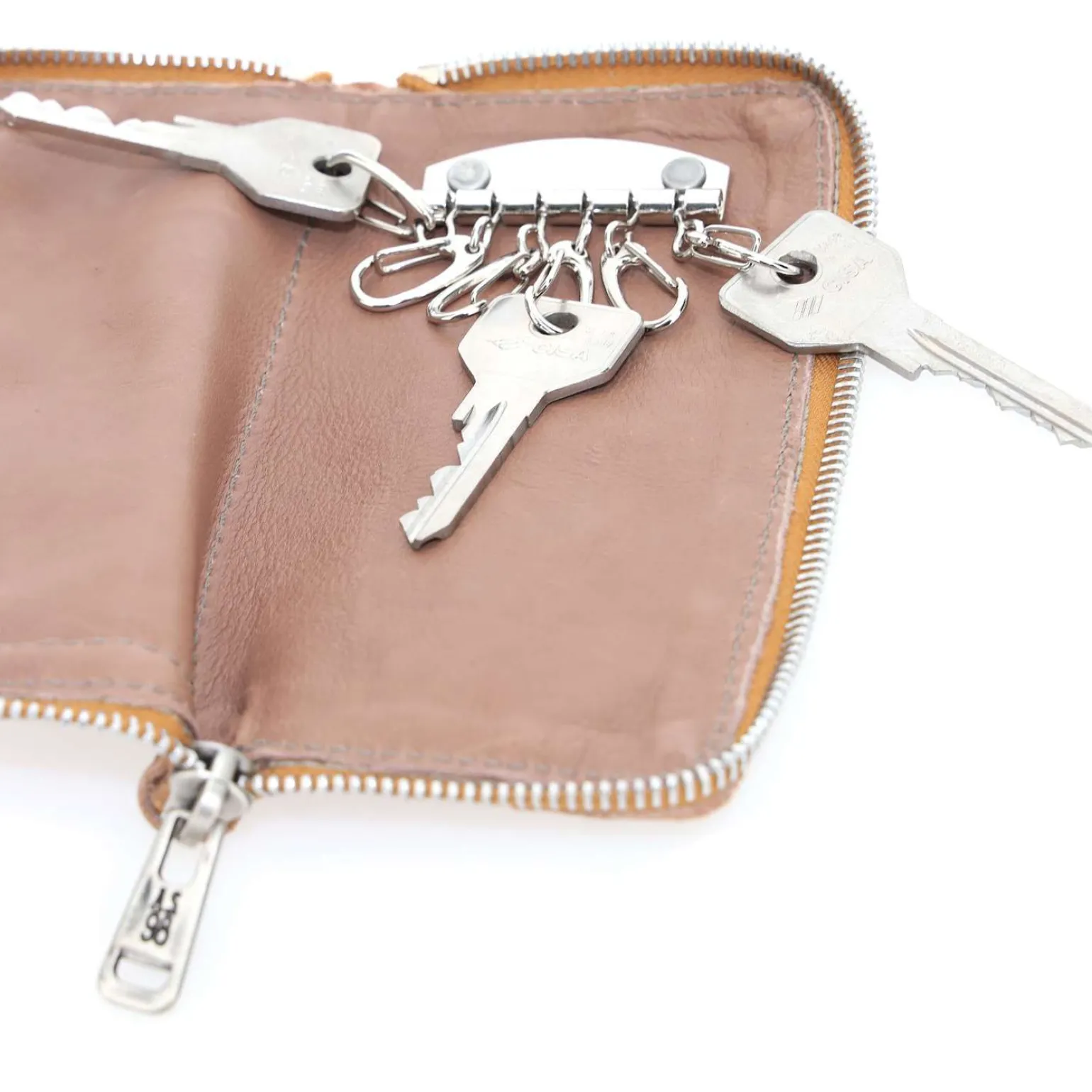 KEYCHAIN BASIL
