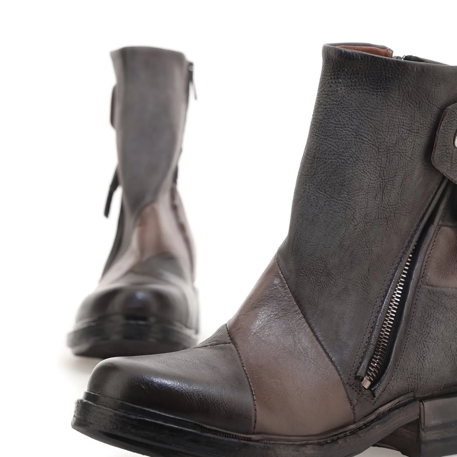 STIEFELETTEN AGULIA