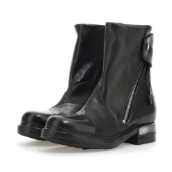 STIEFELETTEN AGULIA