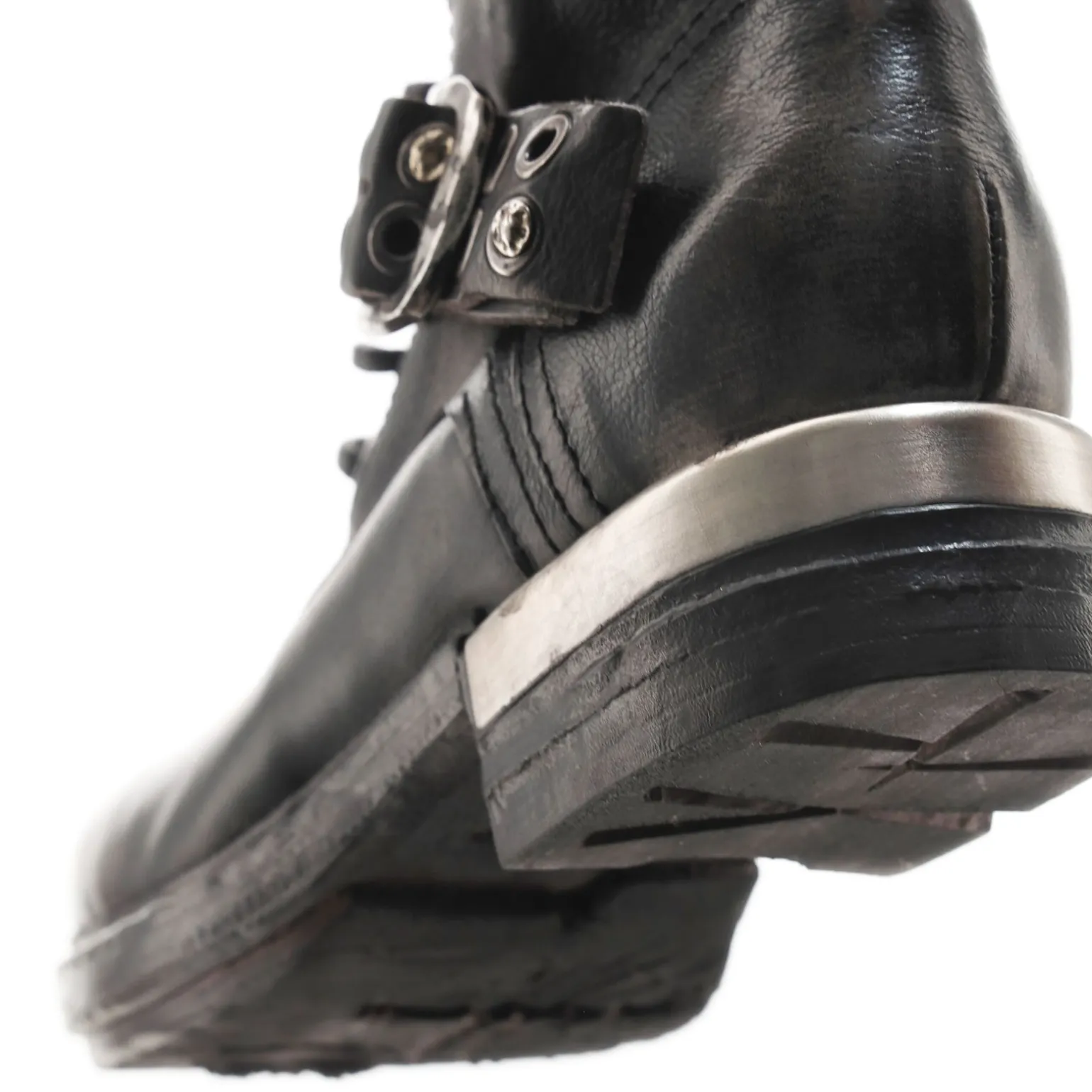STIEFELETTEN ATTALLA