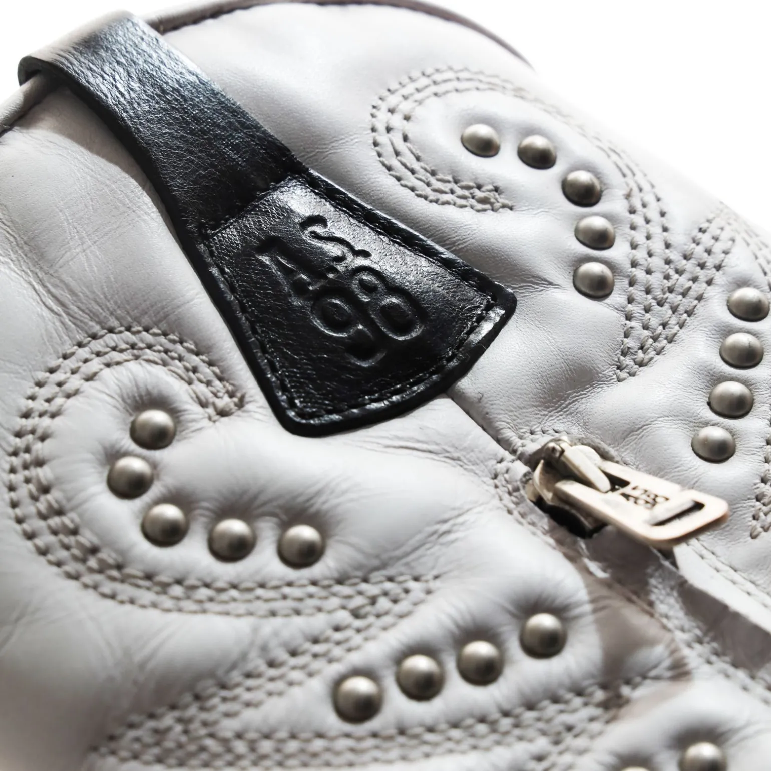 STIEFELETTEN CARY