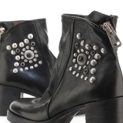 STIEFELETTEN PEONY